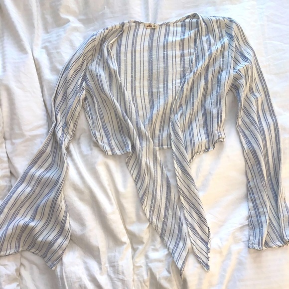 Hollister Long Sleeve Crop Top - Picture 2 of 3